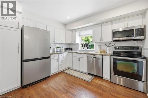 4065 Melba Lane, Burlington, ON - Indoor Photo Showing Kitchen