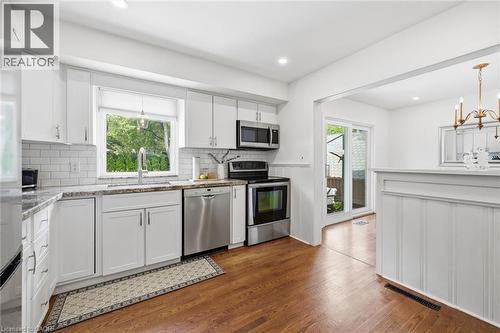 4065 Melba Lane, Burlington, ON - Indoor Photo Showing Kitchen