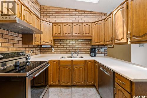 3147 Harding Street, Regina, SK - Indoor Photo Showing Kitchen With Double Sink