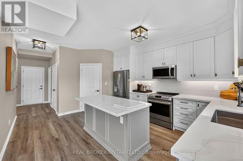 36 Beverly Street, Springwater, ON - Indoor Photo Showing Kitchen With Upgraded Kitchen