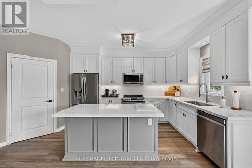 36 Beverly Street, Springwater, ON - Indoor Photo Showing Kitchen With Upgraded Kitchen