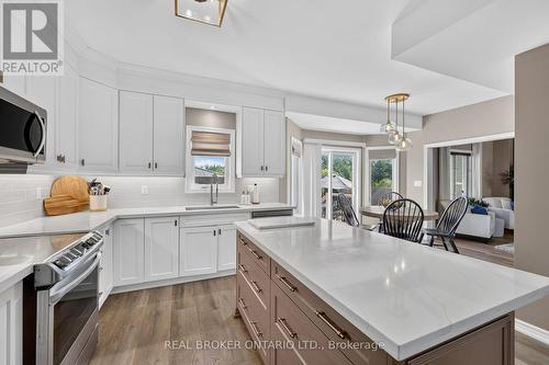36 Beverly Street, Springwater, ON - Indoor Photo Showing Kitchen With Upgraded Kitchen