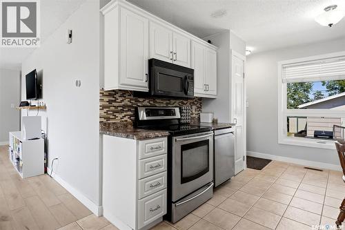 614 3Rd Avenue, Pilot Butte, SK - Indoor Photo Showing Kitchen