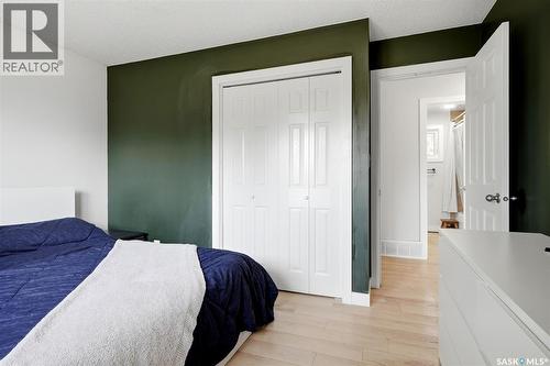 614 3Rd Avenue, Pilot Butte, SK - Indoor Photo Showing Bedroom
