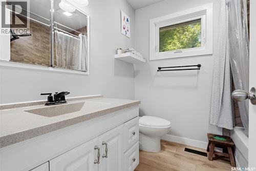 614 3Rd Avenue, Pilot Butte, SK - Indoor Photo Showing Bathroom
