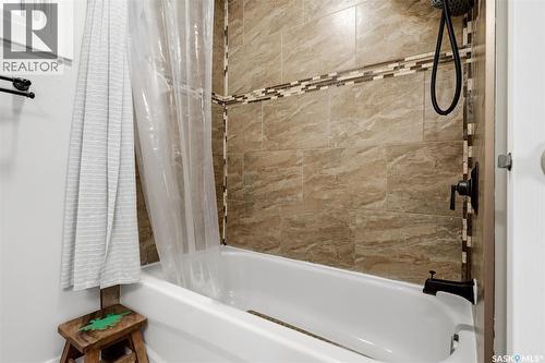 614 3Rd Avenue, Pilot Butte, SK - Indoor Photo Showing Bathroom