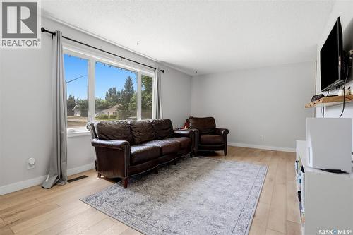 614 3Rd Avenue, Pilot Butte, SK - Indoor Photo Showing Living Room