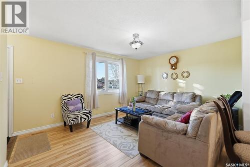 10 Dominion Crescent, Saskatoon, SK - Indoor Photo Showing Living Room