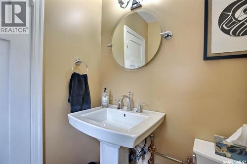 2834 Rae Street, Regina, SK - Indoor Photo Showing Bathroom