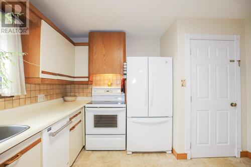 24 Granite St, Sault Ste. Marie, ON - Indoor Photo Showing Kitchen