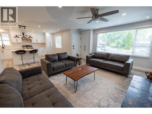 331 Killoren Crescent, Prince George, BC - Indoor Photo Showing Living Room
