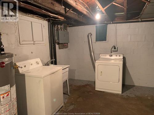 1076 Dougall, Windsor, ON - Indoor Photo Showing Laundry Room