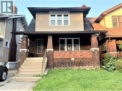 1076 DOUGALL Windsor, ON N9A 4R5