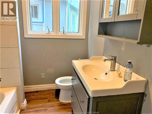 1076 Dougall, Windsor, ON - Indoor Photo Showing Bathroom