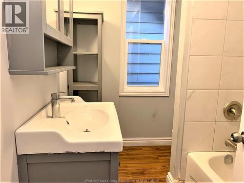 1076 Dougall, Windsor, ON - Indoor Photo Showing Bathroom
