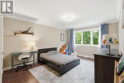 81 Trail Boulevard, Springwater, ON - Indoor Photo Showing Bedroom