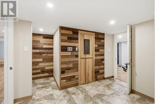 81 Trail Boulevard, Springwater, ON - Indoor Photo Showing Other Room