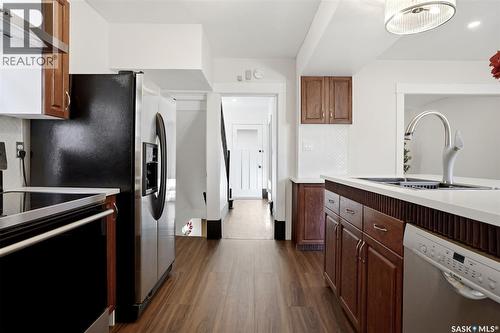 721 College Avenue, Regina, SK - Indoor Photo Showing Kitchen