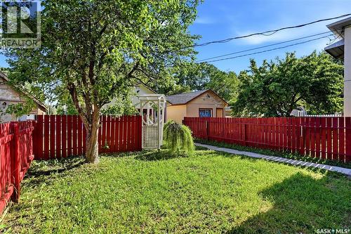 721 College Avenue, Regina, SK - Outdoor