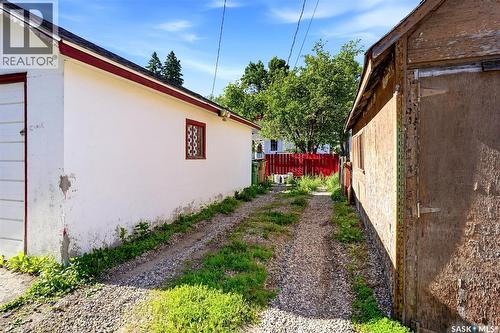 721 College Avenue, Regina, SK - Outdoor