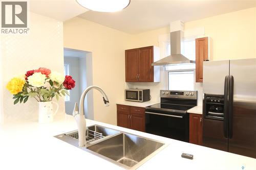 721 College Avenue, Regina, SK - Indoor Photo Showing Kitchen With Double Sink