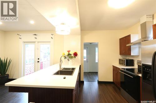 721 College Avenue, Regina, SK - Indoor Photo Showing Kitchen With Double Sink