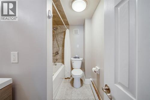 623 Edinborough, Windsor, ON - Indoor Photo Showing Bathroom