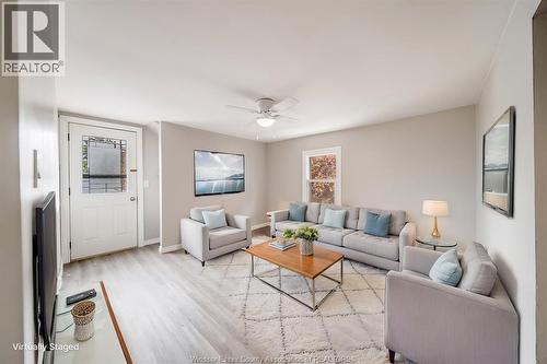 623 Edinborough, Windsor, ON - Indoor Photo Showing Living Room