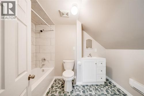 623 Edinborough, Windsor, ON - Indoor Photo Showing Bathroom