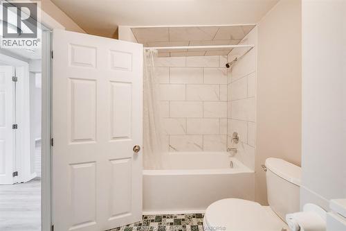 623 Edinborough, Windsor, ON - Indoor Photo Showing Bathroom