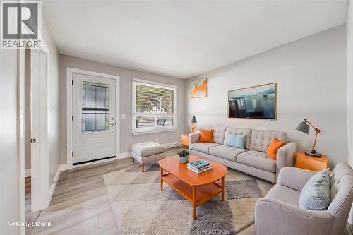 623 Edinborough, Windsor, ON - Indoor Photo Showing Living Room
