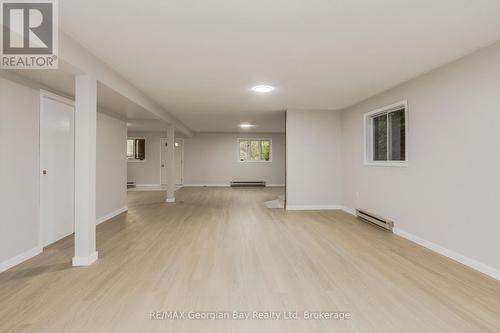 25 Albert Avenue, Tiny, ON - Indoor Photo Showing Other Room