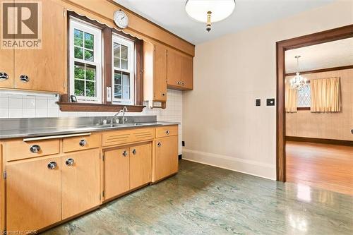 111 Filbert Street, Kitchener, ON - Indoor Photo Showing Kitchen