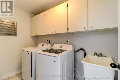 92 Poplar Crescent W, Aurora, ON - Indoor Photo Showing Laundry Room