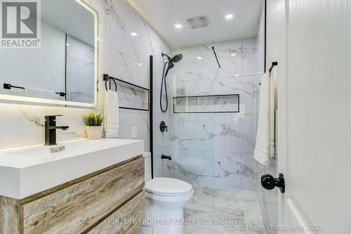 92 Poplar Crescent W, Aurora, ON - Indoor Photo Showing Bathroom