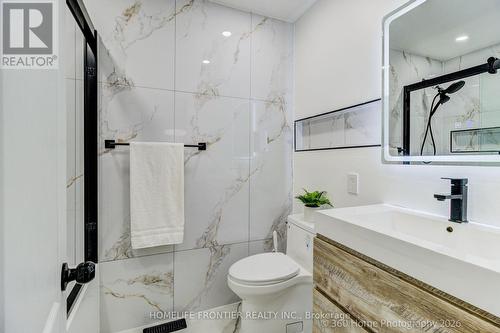 92 Poplar Crescent W, Aurora, ON - Indoor Photo Showing Bathroom