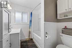 Main bathroom - 