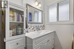 Main bathroom - 