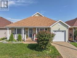 This home is pretty as a picture! - 