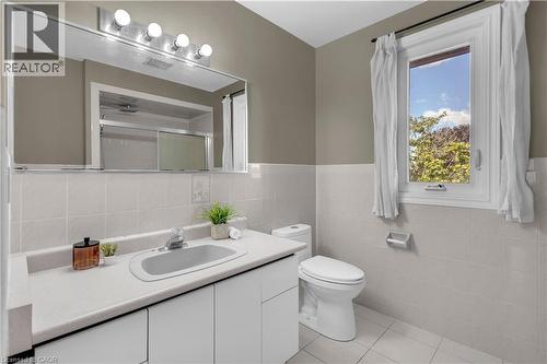 489 Acadia Drive, Hamilton, ON - Indoor Photo Showing Bathroom