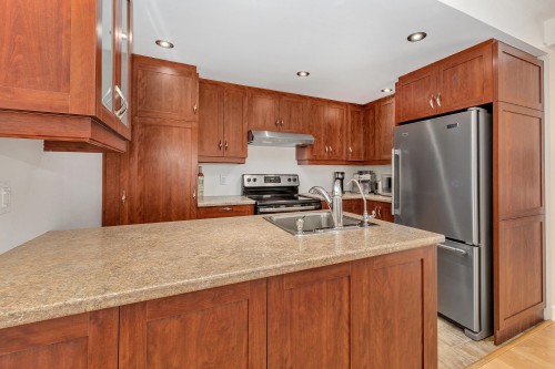 Cuisine - 535 Rue De Briançon, Laval (Laval-Des-Rapides), QC - Indoor Photo Showing Kitchen