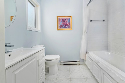 Salle de bains - 535 Rue De Briançon, Laval (Laval-Des-Rapides), QC - Indoor Photo Showing Bathroom