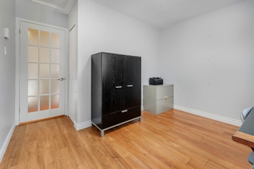 Chambre à coucher - 535 Rue De Briançon, Laval (Laval-Des-Rapides), QC - Indoor Photo Showing Other Room