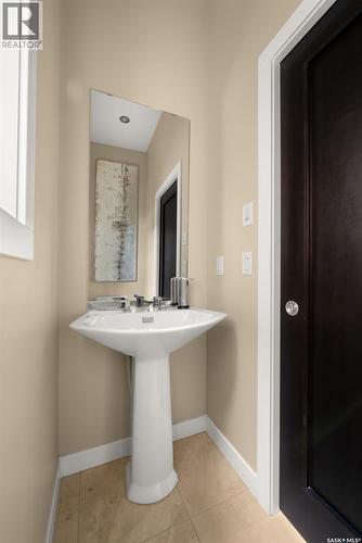 6110 Wascana Court, Regina, SK - Indoor Photo Showing Bathroom