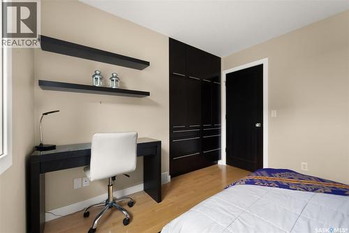 6110 Wascana Court, Regina, SK - Indoor Photo Showing Bedroom