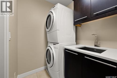 6110 Wascana Court, Regina, SK - Indoor Photo Showing Laundry Room