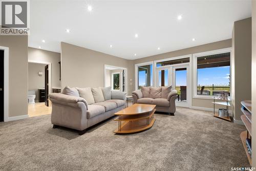 6110 Wascana Court, Regina, SK - Indoor Photo Showing Living Room