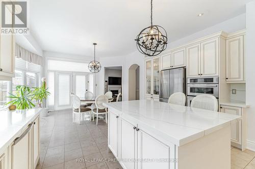107 Headwind Boulevard, Vaughan, ON - Indoor Photo Showing Kitchen With Upgraded Kitchen