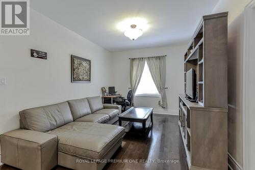 107 Headwind Boulevard, Vaughan, ON - Indoor Photo Showing Living Room