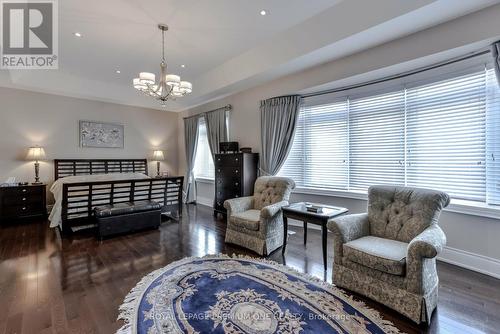 107 Headwind Boulevard, Vaughan, ON - Indoor Photo Showing Living Room